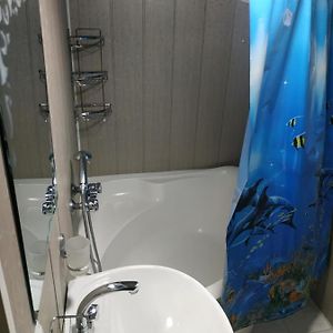 Comfort Triple Room Shower